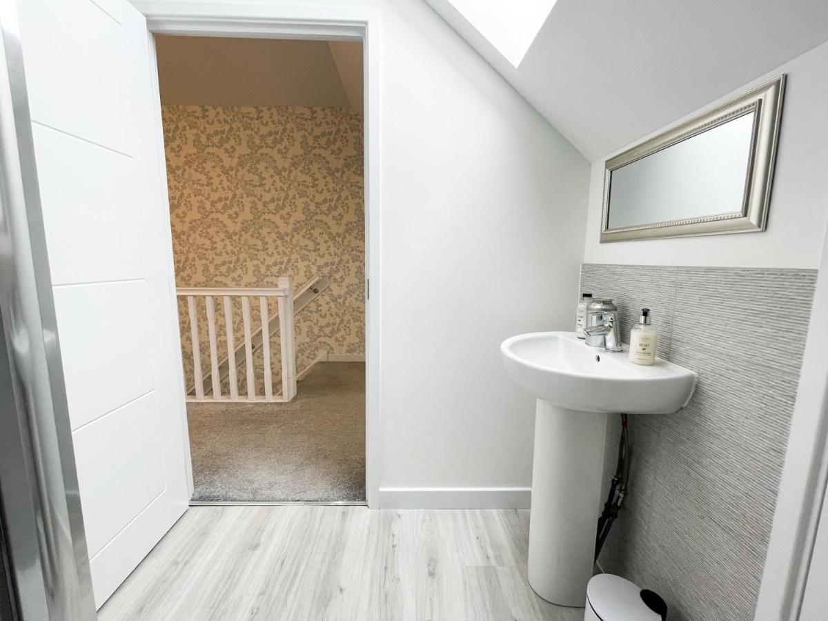 Newly Developed 3 Bedroom Home Glasgow Exteriör bild